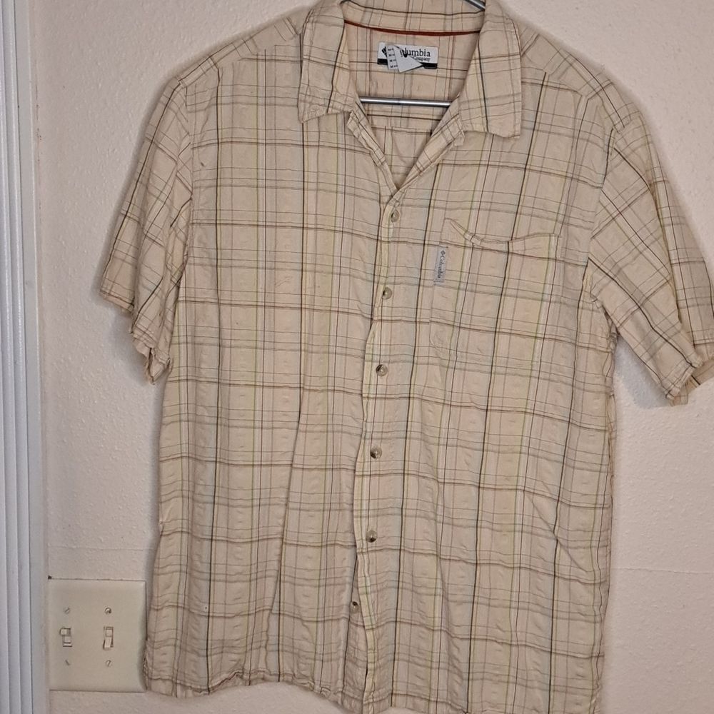 Columbia short sleeve button down shirt size medum